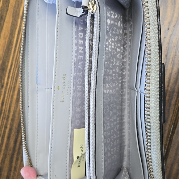 Kate Spade Wallet - Picture 2 of 8